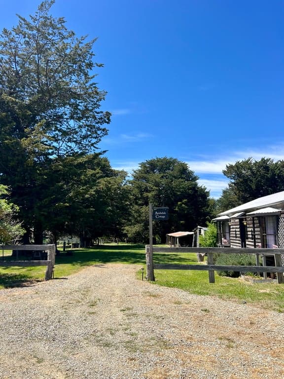 Farm Stay at Anahdale Cottage & Horse Stays, Blayney, NSW (photo 2)