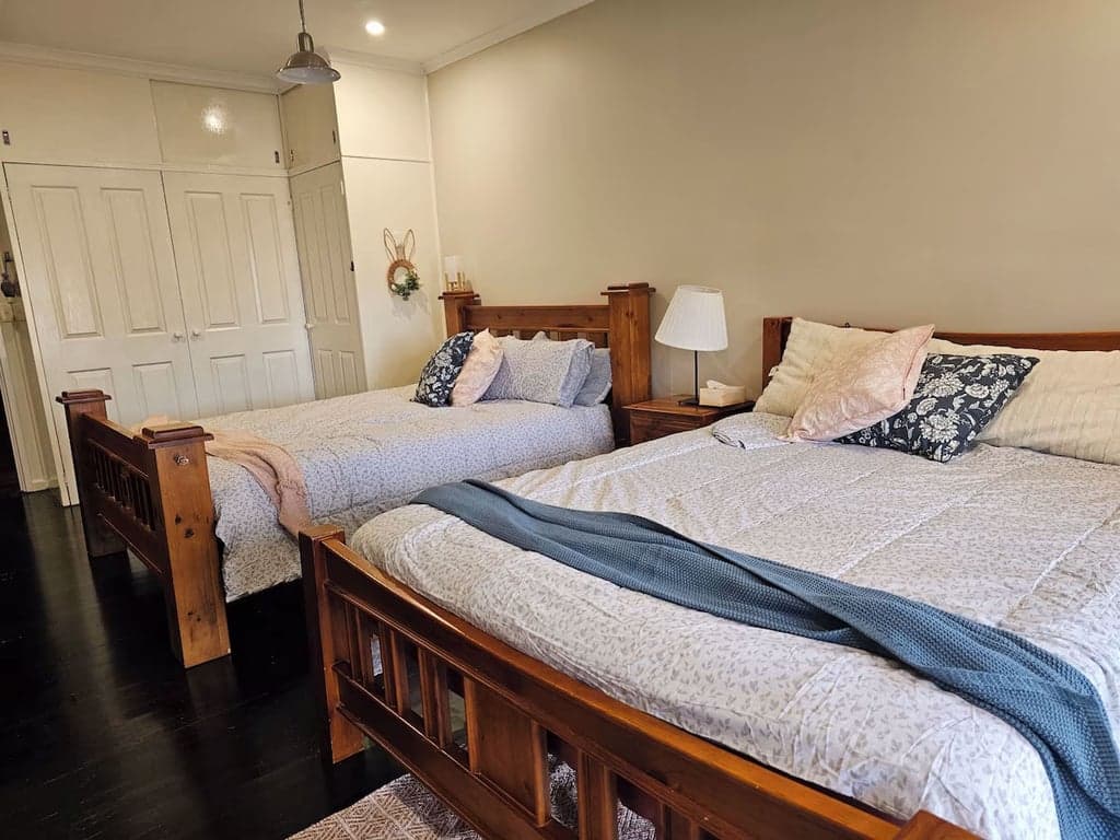Farm Stay at Entire House, Large Pool Bar and 250 acre Horse Farm, Gundaroo, NSW (photo 3)