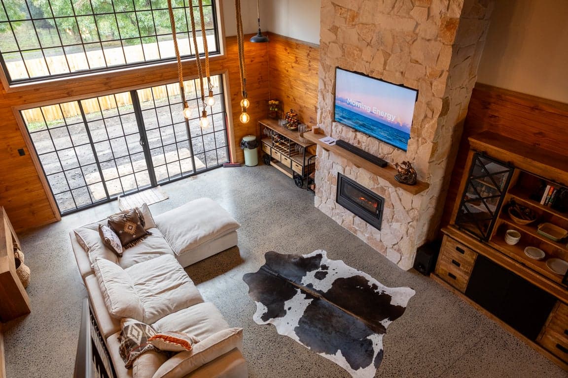 Farm Stay at The Loft at Kingswood Ranch, Luxury Tamworth Getaway.
