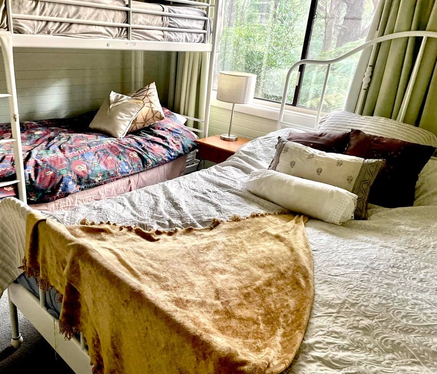Farm Stay at Cosy Cottage, Forest Mountain Trails & Historic Pub nearby, Reefton, VIC