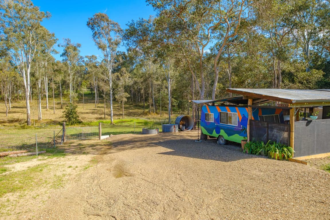 Farm Stay at Your bed & your horses mtr apart. No roughing it., Gheerulla, QLD (photo 2)