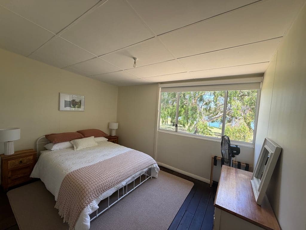 Farm Stay at Cosy cottage and big paddocks. Perfect for short stay, North Dandalup, WA