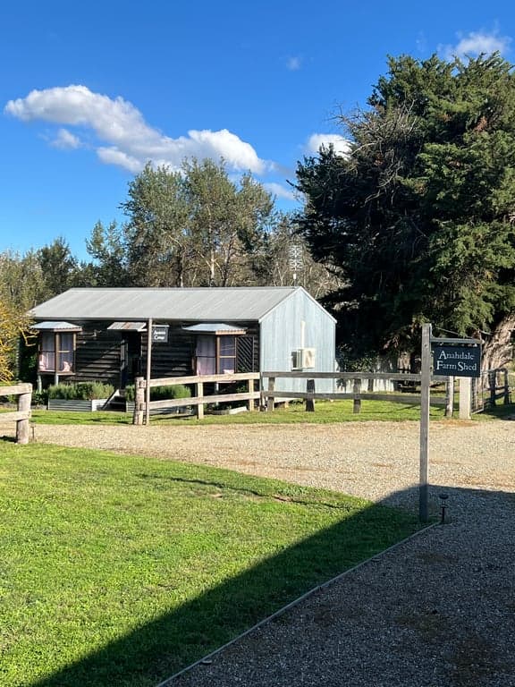 Farm Stay at Anahdale Cottage & Horse Stays, Blayney, NSW