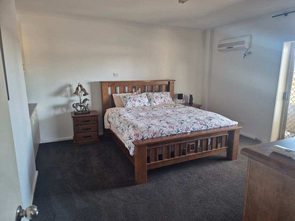 Farm Stay at Horse has a 5* bed and so do you..., Arcadia, VIC