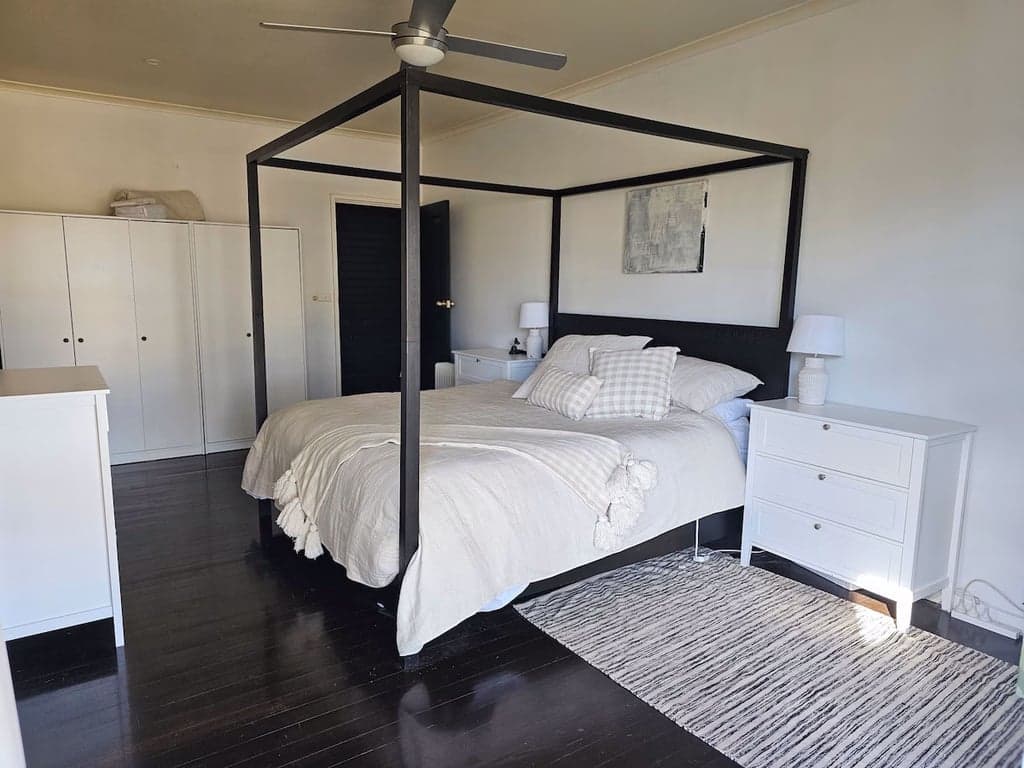 Farm Stay at Entire House, Large Pool Bar and 250 acre Horse Farm, Gundaroo, NSW (photo 4)