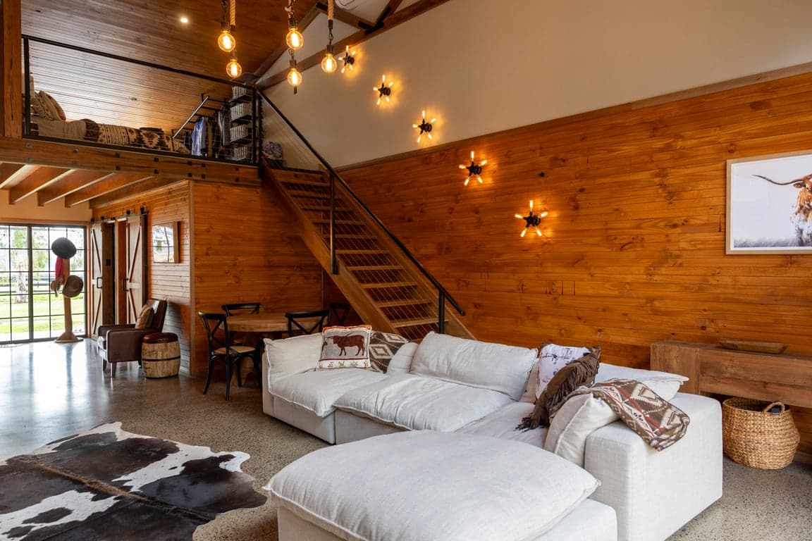 Farm Stay at The Loft at Kingswood Ranch, Luxury Tamworth Getaway. (photo 2)