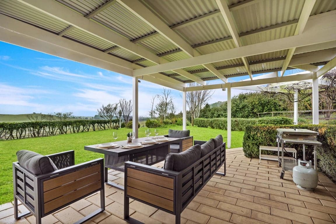 Farm Stay at Airbnb with sweeping views & horse paddocks, Sutton Forest, NSW (photo 10)