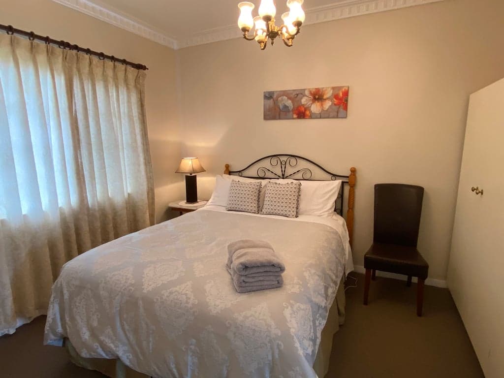 Farm Stay at Large cottage with stunning views over paddocks and hills., Buckland, WA (photo 7)