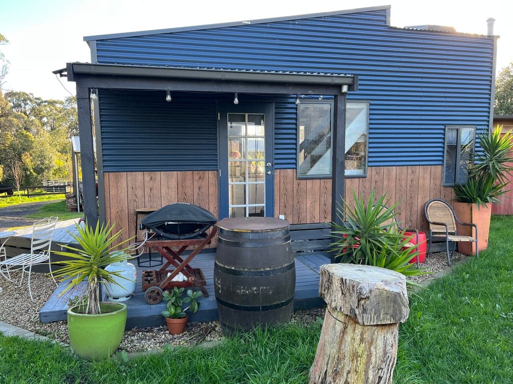 Farm Stay at Ride own horse on Great Southern Rail Trail and stay in Tiny, Nyora, VIC