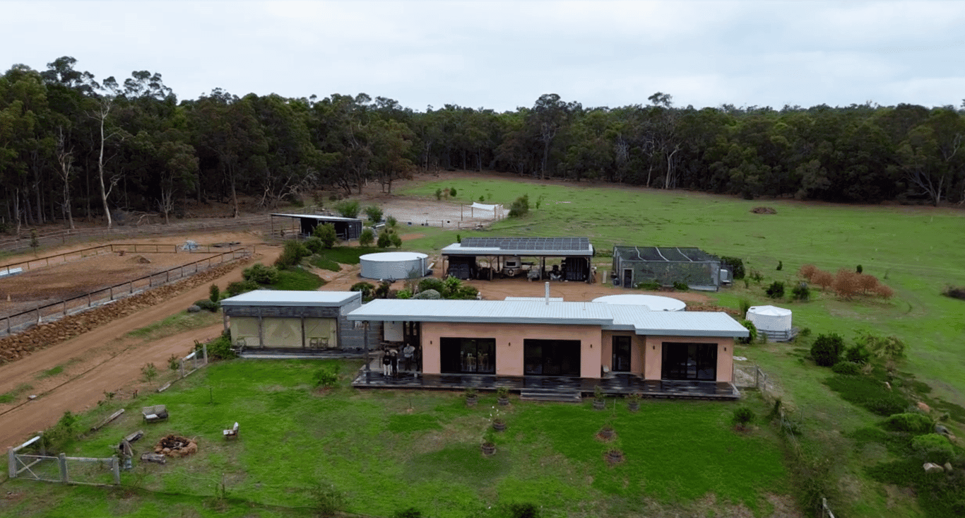 Farm Stay at A horse first accomodation, Treeton, WA